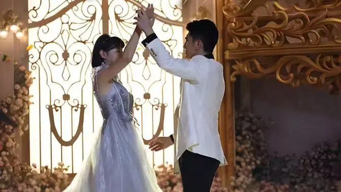 《遥不可及的她》：AI女友的爱与孤独，科幻背后的真情告白，一段超越屏幕的恋情